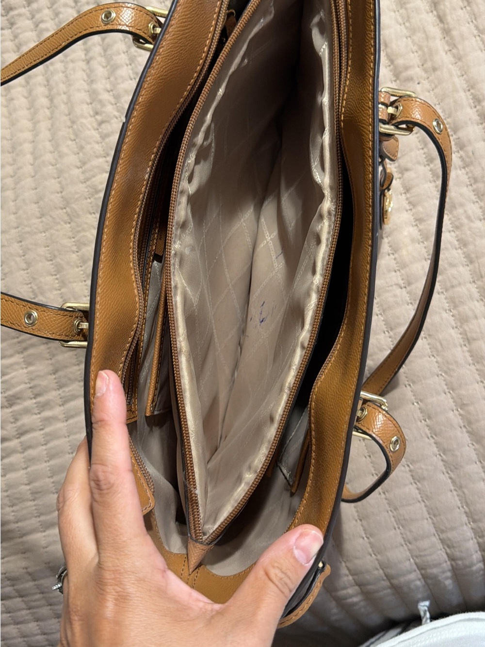 Michael Kors Vanilla and Acorn Logo Tote with Gold Charm - Picture 5 of 7